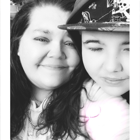 Meet your Posher, Amanda - Picture 2 of 2